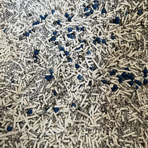 Customer photo review of Michu Mixed Tofu Cat Litter, Heavy Duty Flushable Kitty Litter