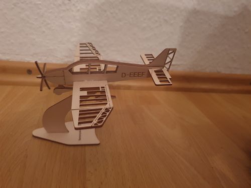 Customer photo review of Robin DR400 Remorqueur Deko Flugzeugmodell Bausatz | Pure Planes