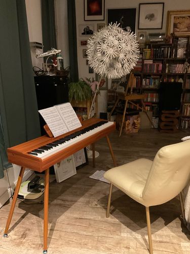 Customer photo review of Donner DDP-80 Digital-Piano für Zuhause 88 gewichtete Tasten & Stilvolles Holzdesign mit 3 Pedale