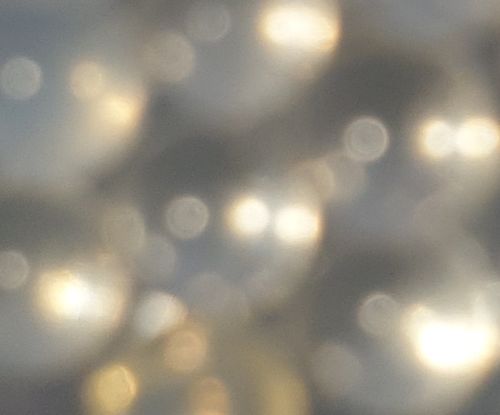 Customer photo review of Relique Ringsel translucide dans un reliquaire scellé.