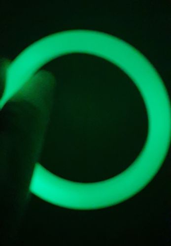 Customer photo review of Bracelet Chinois en pierre fluorescente naturelle Ye Ming Zhu.