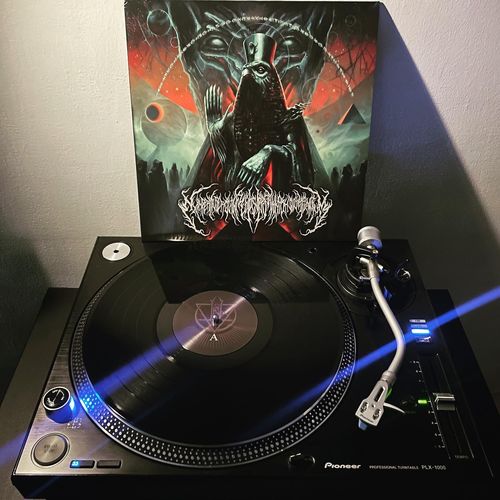 Customer photo review of Eximperituserqethhzebibšiptugakkathšulweliarzaxułum - Prajecyrujučy Sinhuliarnaje Wypramieńwańnie Daktryny Absaliutnaha J Usiopahłynaĺnaha Zła Skroź Šaścihrannuju Pryzmu (Vinyl)