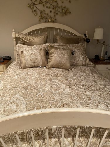 Customer photo review of Sandstone Beige 4-Piece Comforter Set By J Queen