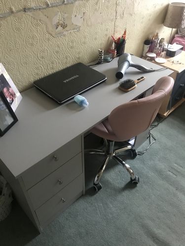 Customer photo review of Computer Desk With Drawers and 3 Shelves Home Office Desk for Small Spaces and Studies