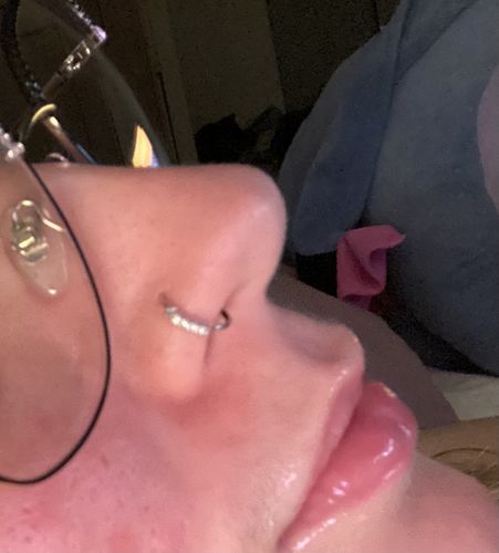 Customer photo review of Le vrai piercing Amaya