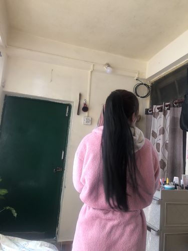 Customer photo review of Liza | heat resistant ponytail
