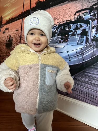 Customer photo review of JOVI SWAG SHOP: Happy vibes beanie