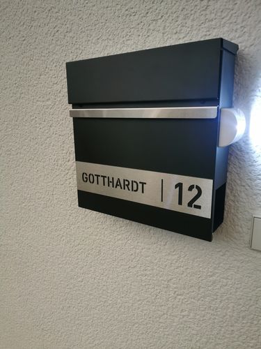 Customer photo review of AlbersDesign Briefkasten B3 anthrazit (RAL7016) personalisiert mit Edelstahlschild