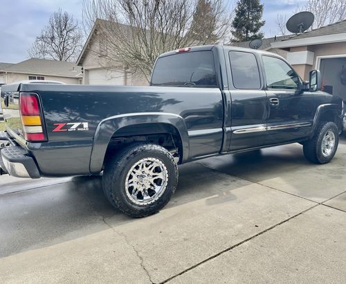Customer photo review of 14x1.5 32pcs+1 key Chrome Spike Lug Nuts Closed End Bulge Acorn For Chevy Ford