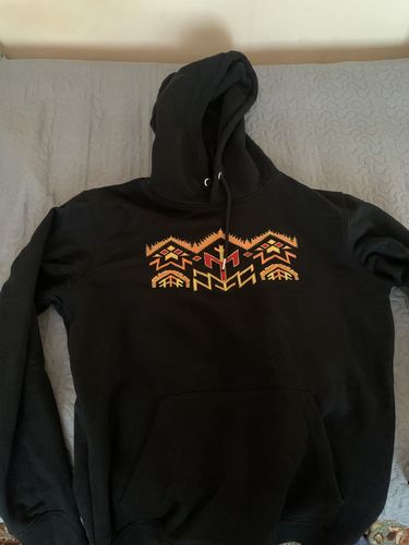 Камен Т. review of Плътна унисекс блуза с качулка бродирана с шевица "Богинята майка" image 1 out of 1