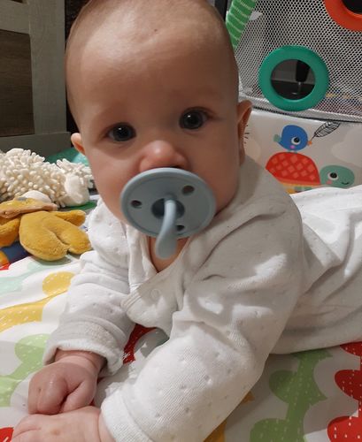 Customer photo review of Chupete Dusty Blue Nenina & Co