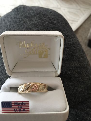 Customer photo review of Mens Black Hills Gold Triple Diamond Ring