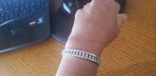 Customer photo review of 2.00-3.00 CT Round Cut Diamonds - Diamond Bracelet