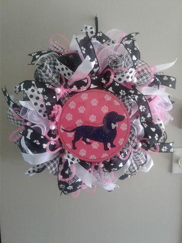 Customer photo review of Wreath Sign, Dachshund Sign, Pet Sign, Funny Dog Sign, 10" Round Metal Sign CR-043, DecoExchange, Sign For Wreath