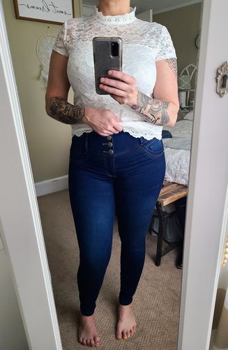 Customer photo review of Disarming Butt Lift Skinny Jeans 2037