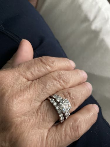 Customer photo review of Five Stone Trellis Moissanite Sidestone Engagement Ring
