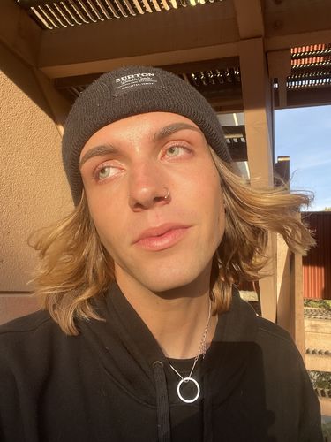 Customer photo review of EYEVOS LA Girl Grey Colored Contact Lenses