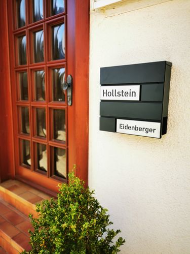 Customer photo review of AlbersDesign Briefkasten B4 anthrazit (RAL7016) personalisiert mit Edelstahl-Schildern