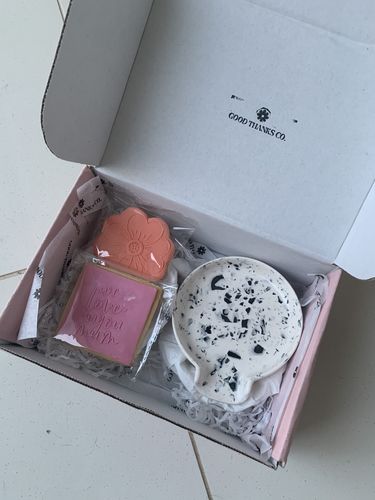 Customer photo review of Printed Self-Locking Mailing Boxes Pastel Pink