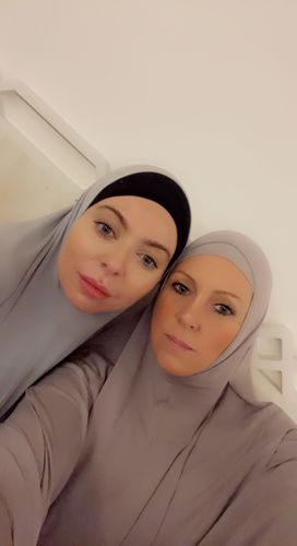 Customer photo review of Women's XL Sleeved Jilbab - Purple Dove