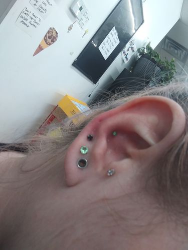 Customer photo review of Round Prong Gem Internally Threaded Cartilage Ring