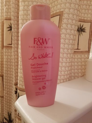 Customer photo review of Fair and White So White! Refreshing Shower Gel With Pomegranate And Melon Extracts (Jumbo-1000ml / 33.81 fl oz)