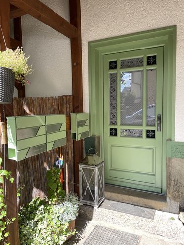 Customer photo review of AlbersDesign Briefkasten B1 in Wunschfarbe personalisiert mit Edelstahl-Schildern