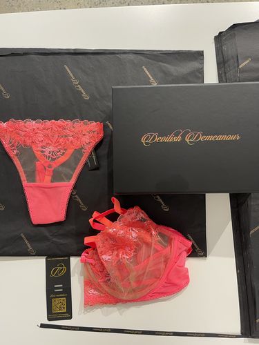 Customer photo review of Custom Premium Magnetic Gift Box Black - Extra Large