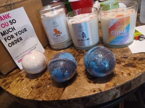 Customer photo review of Infinity Box : Diamond Candle + Bath Bomb Set