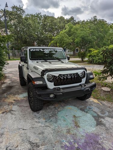 Customer photo review of Shark Grille - White & Black for 18-22 Jeep Wrangler JL & Gladiator JT