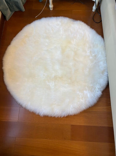 Customer photo review of FAUX SHEEPSKIN ROUND FUR AREA RUG