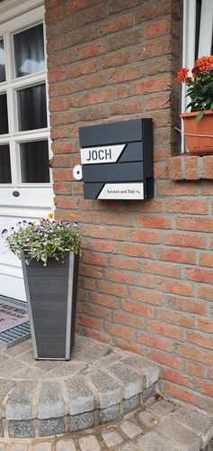 Customer photo review of AlbersDesign Briefkasten B1 anthrazit (RAL7016) personalisiert mit Edelstahl-Schildern