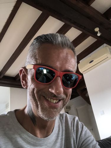 Customer photo review of Lunettes en Bois - Wayfarer Rouge