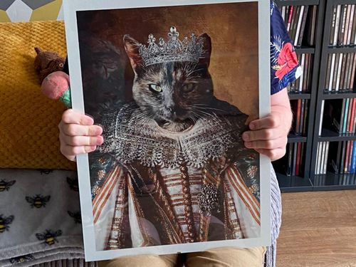 Customer photo review of The Queen - Custom Vintage Pet Portrait