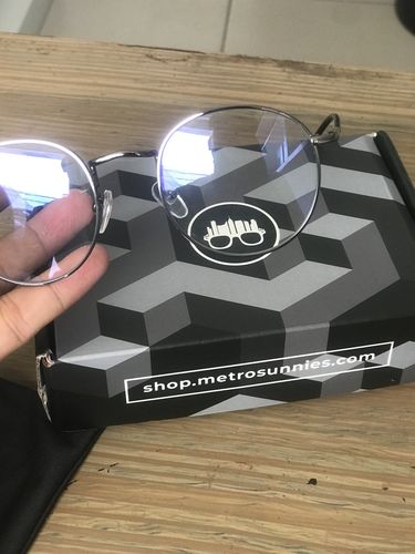 Customer photo review of MetroSunnies Caesar Specs (Gray) / Con-Strain Blue Light / Anti-Radiation Computer Eyeglasses