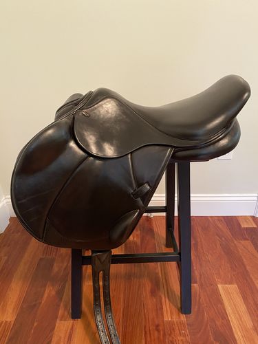 Customer photo review of Clyde’s Leather Recoloring Balm