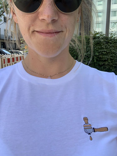 Customer photo review of Siebträger & Tamper | Besticktes Bio Baumwoll Damen T-Shirt