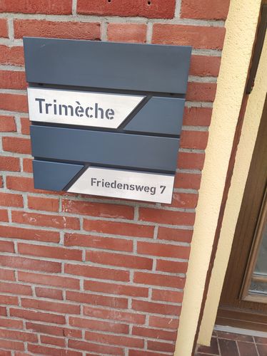 Customer photo review of AlbersDesign Briefkasten B1 anthrazit (RAL7016) personalisiert mit Edelstahl-Schildern