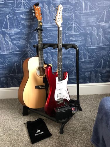 Customer photo review of Donner DST-100R 39 Inch Full Size ST Electric Guitar with Amp/Bag/Digital Tuner/Capo/Strap/String/Cable/Picks