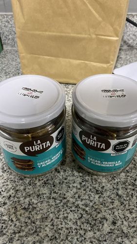 Customer photo review of Frasco de Galletas de avena, vainilla y cacao rellenas de mani 200g