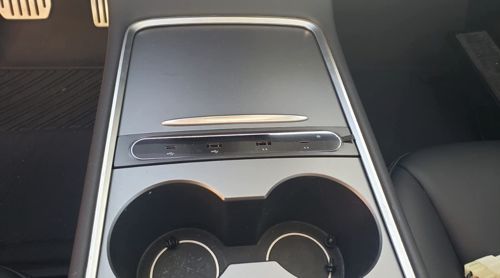 Customer photo review of USB Hub Pro Center Console Docking Station for Tesla Model 3 & Y 2021-2022