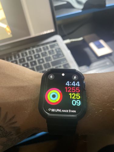 Customer photo review of Pulso Estuche Spigen Rugged Armor Pro Apple Watch 8 / 7 / SE / 6 / 5 / 4 (45/44 mm) - Negro