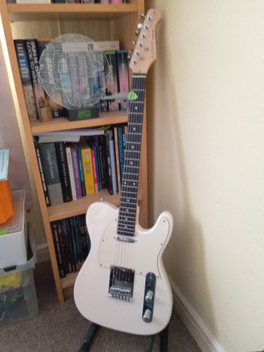 Customer photo review of Donner DTC-100 Solid Body Perforated Design Electric Guitar Beginner Kit