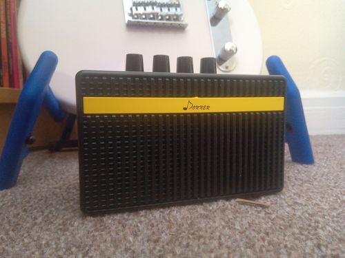 Customer photo review of Donner Guitar AMP 3W Rechargeable Mini Electric Amplifier