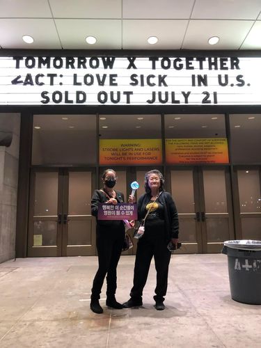 Customer photo review of Official Tomorrow x Together (TXT) Lightstick