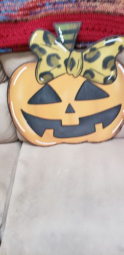 Customer photo review of Halloween Pumpkin, Pumpkin with a Bow, wood sign, DECOE-W-018
