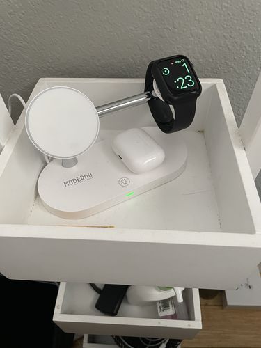 Customer photo review of Premium MagSafe 3 in 1 Fast Wireless Charging Stand
