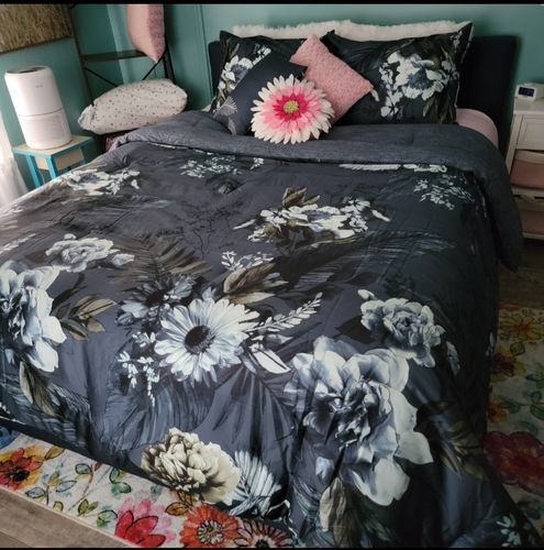 Customer photo review of Bebejan Delphine 100% Cotton Sateen 5-Piece Reversible Comforter Set
