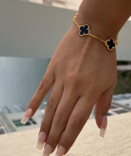 Customer photo review of Luxury Clover Bracelet