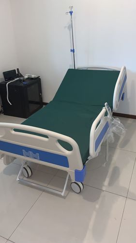 Customer photo review of Cama de Hospital Eléctrica con Colchón y Porta Suero